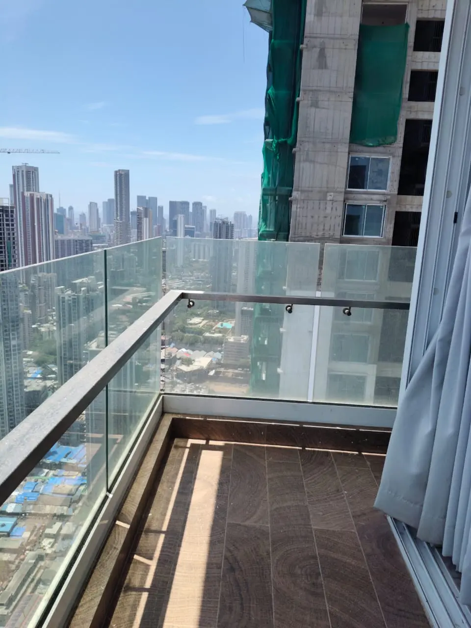 Monte South: A balcony with a glass railing