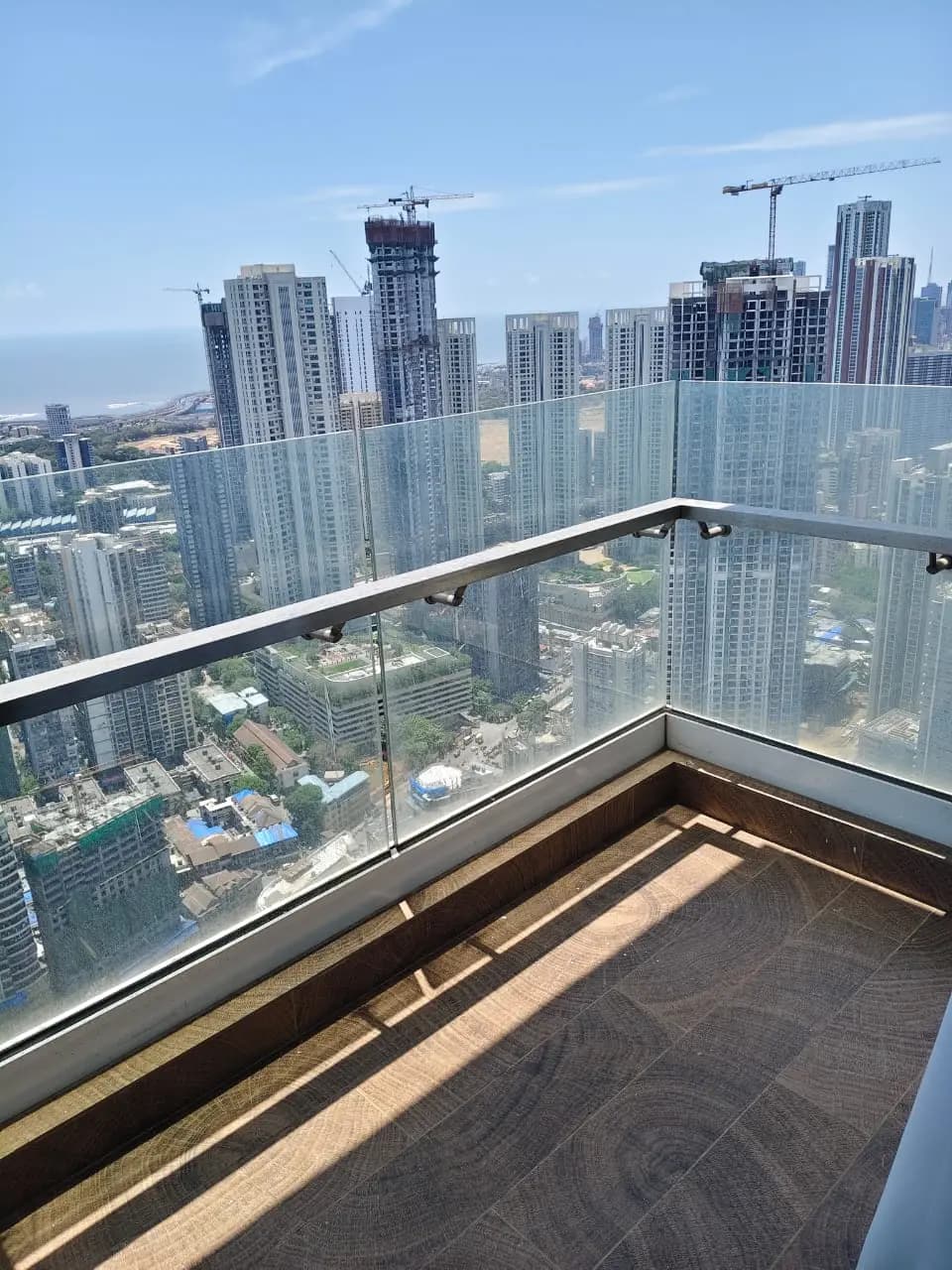 Monte South: A corner balcony over the city