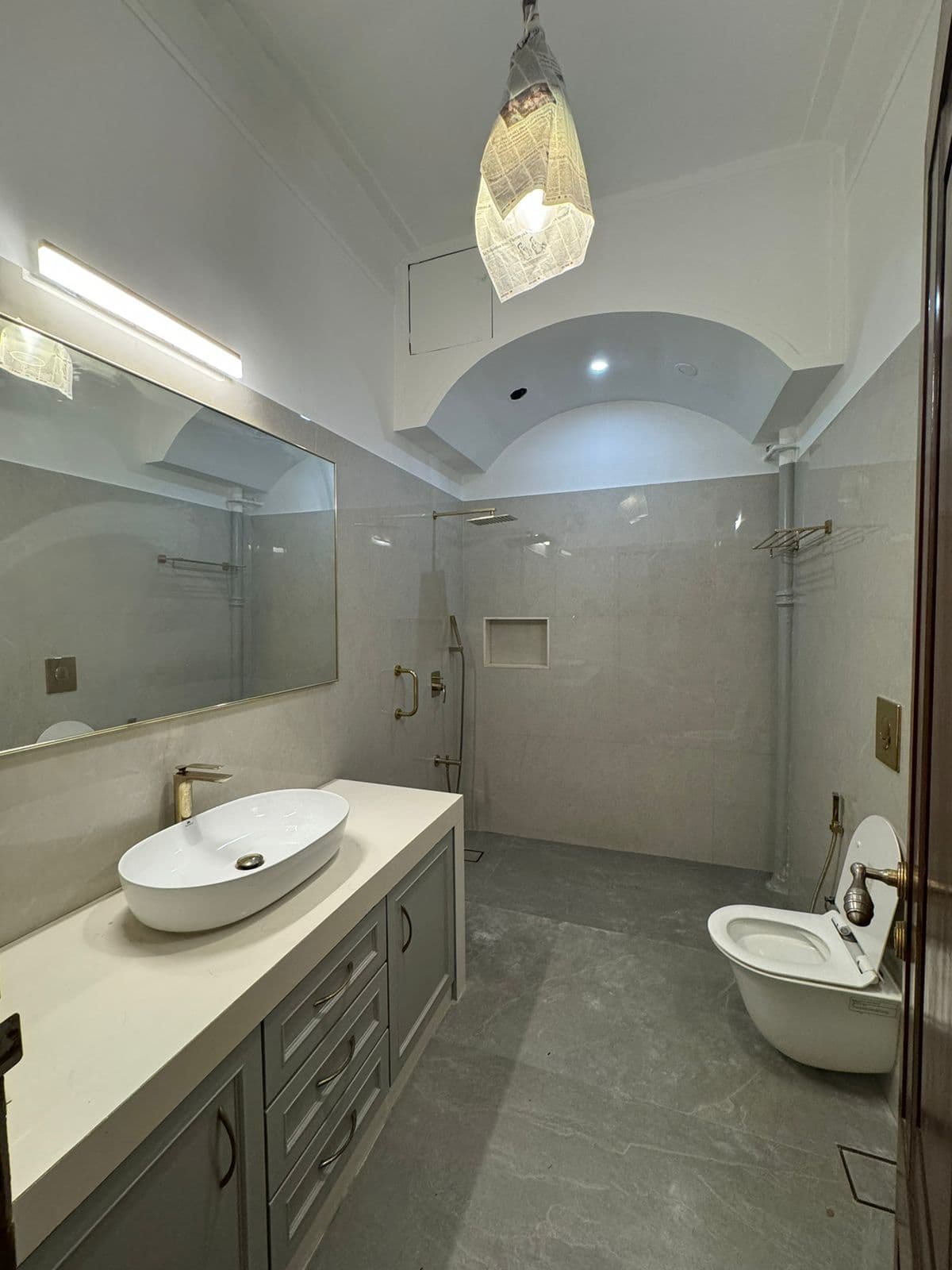 4 BHK Marlboro House, Tardeo — 11 lacs/mo